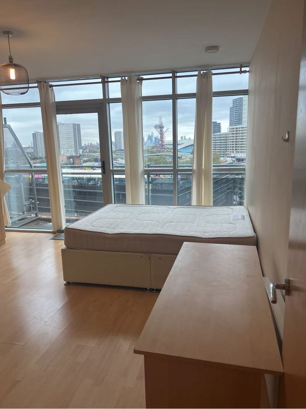 Photo 1: Bedroom 1
