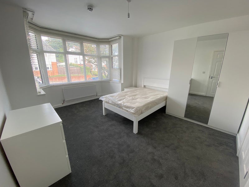 Photo 1: Room 1
