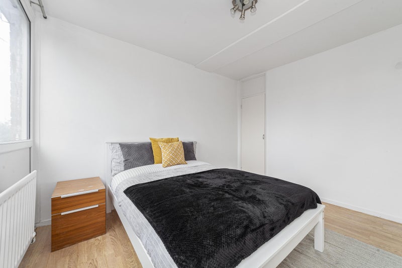 Photo 1: Bedroom