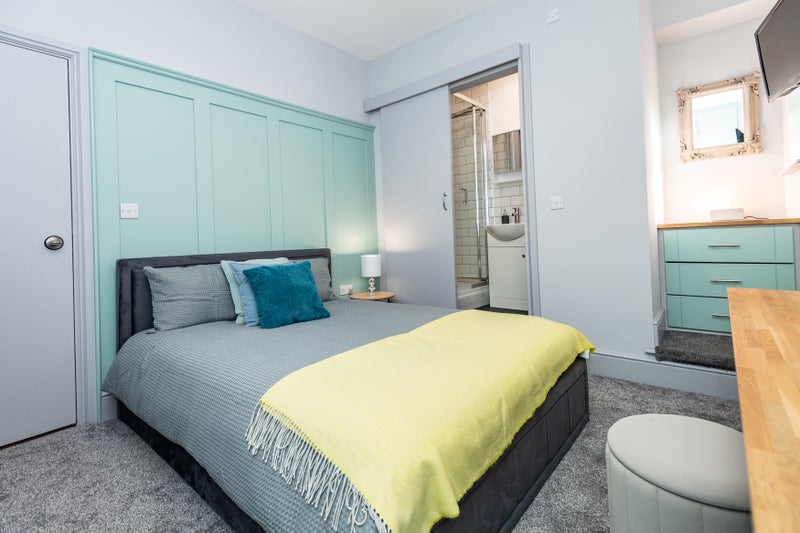 Photo 1: ROOM 3