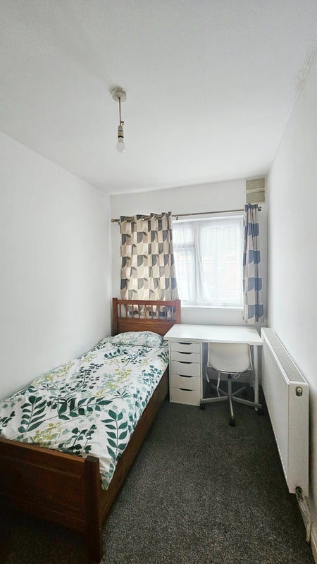 Photo 1: Single room