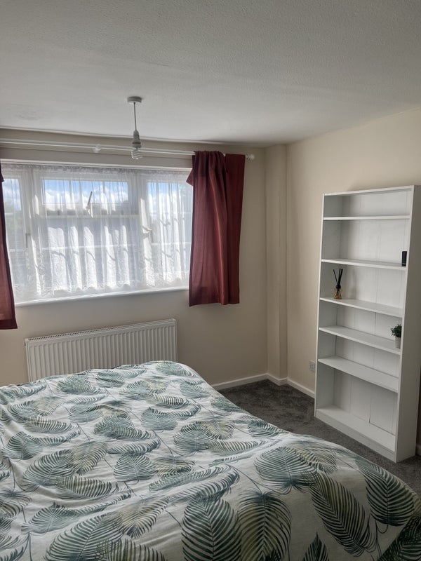 Photo 1: Bedroom 2