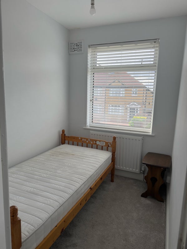 Photo 1: Single room