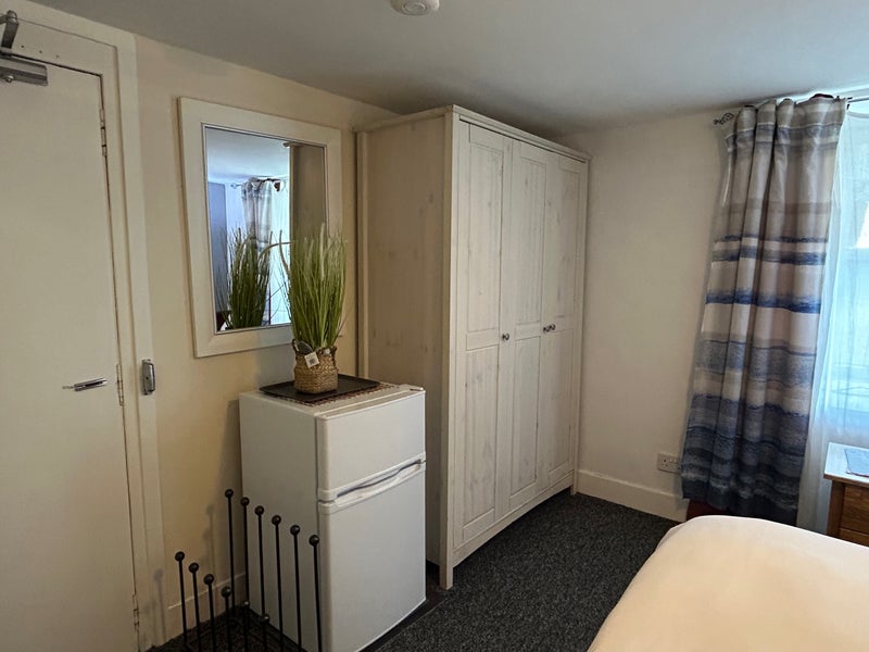 Photo 1: En-suite double bedroom 