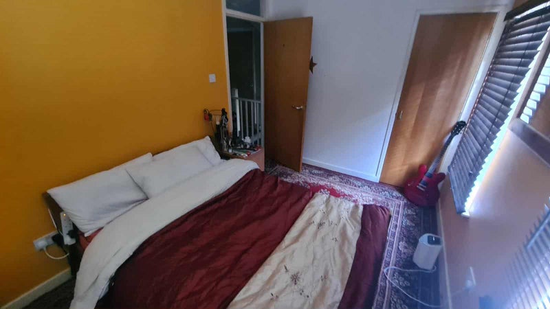 Photo 1: Room to let
