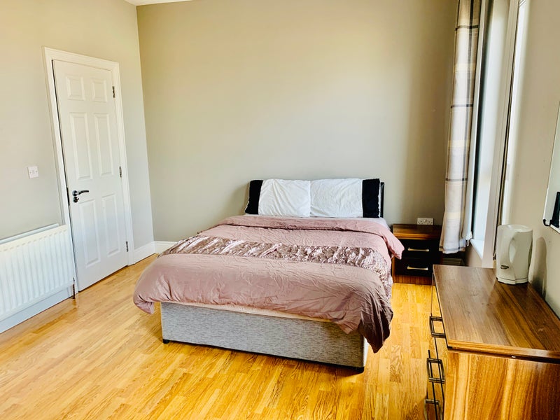 Photo 1: ROOM 3