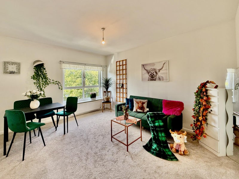Photo 1: Living Room 