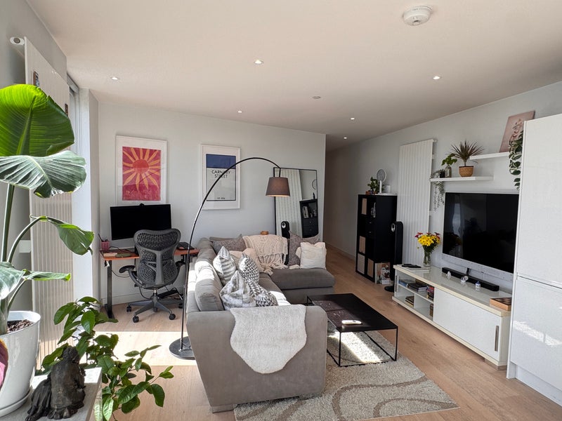 Photo 1: Livingroom