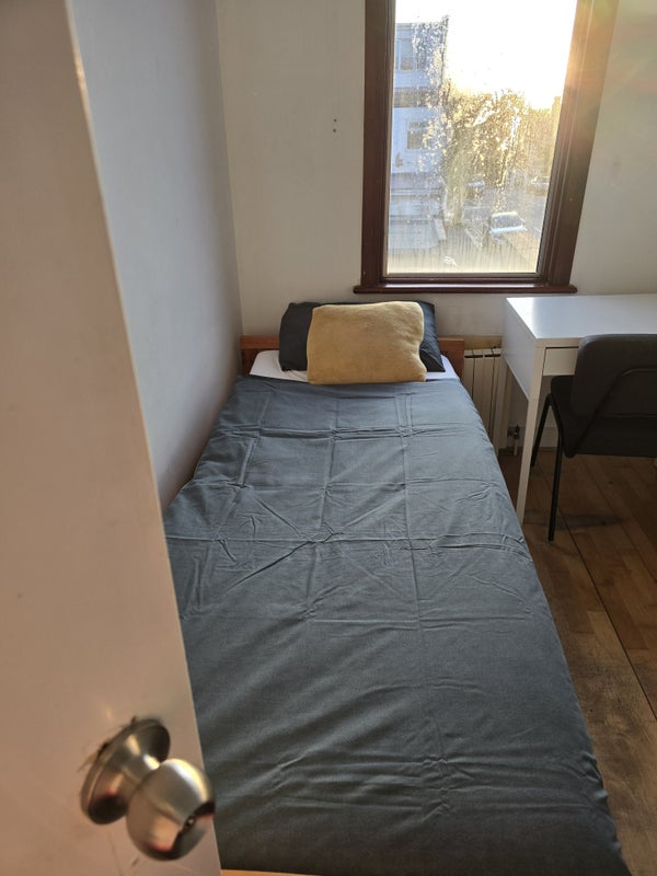 Photo 1: Cheapy room 1
