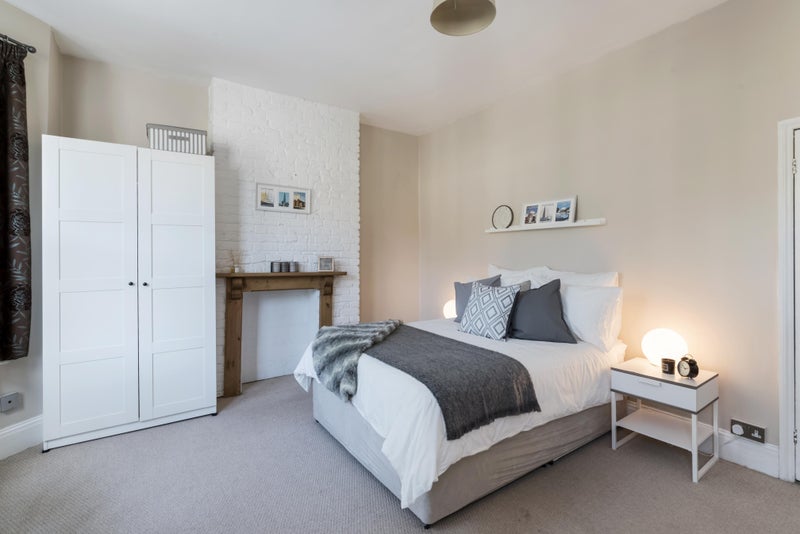 Photo 1: Bedroom 4