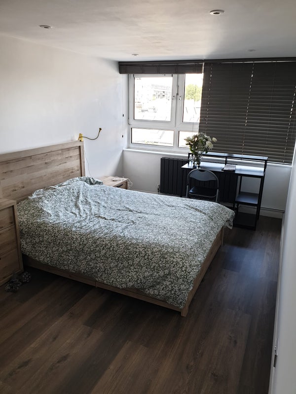 Photo 1: Room 2