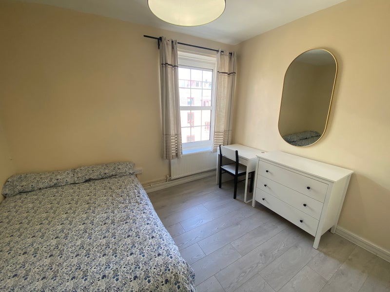 Photo 1: 900pcm ✶ furnished as in pictures ✶ available NOW !