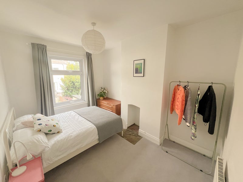 Photo 1: Bedroom