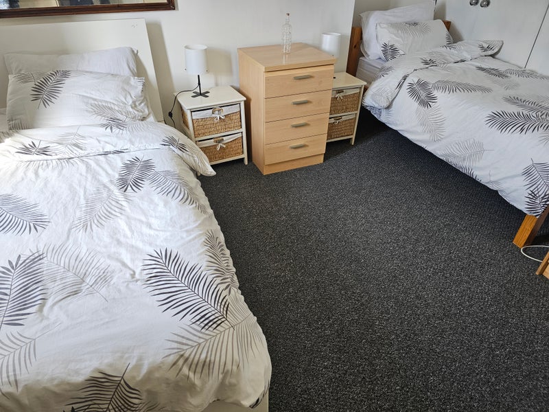 Photo 1: Bedroom 