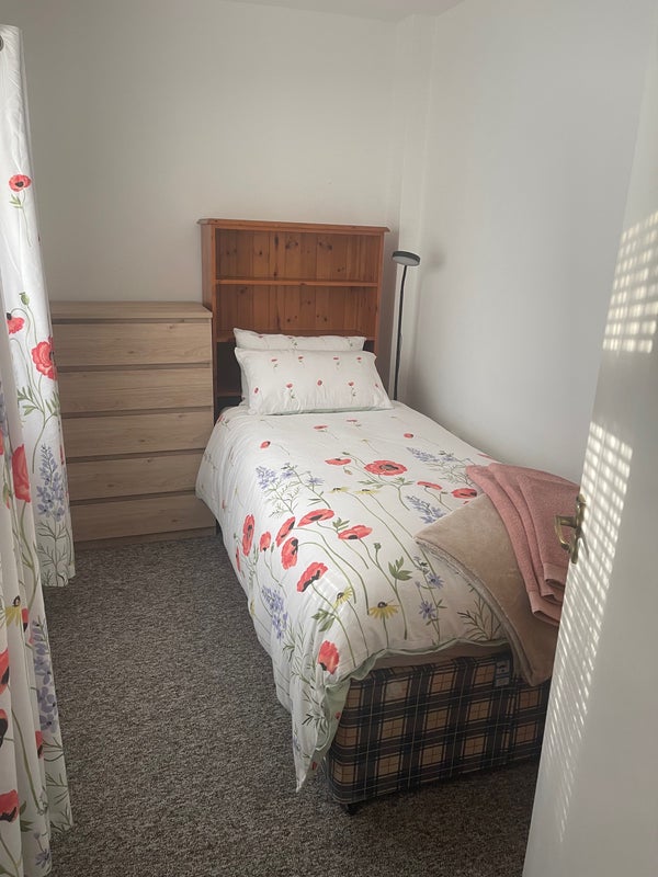 Photo 1: Single room 