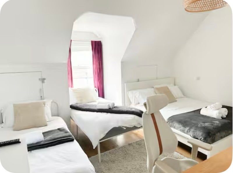 Photo 1: Room 1