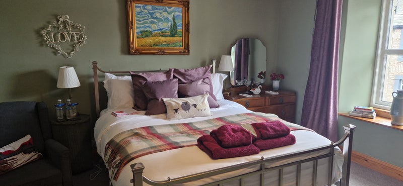 Photo 1: Bedroom 
