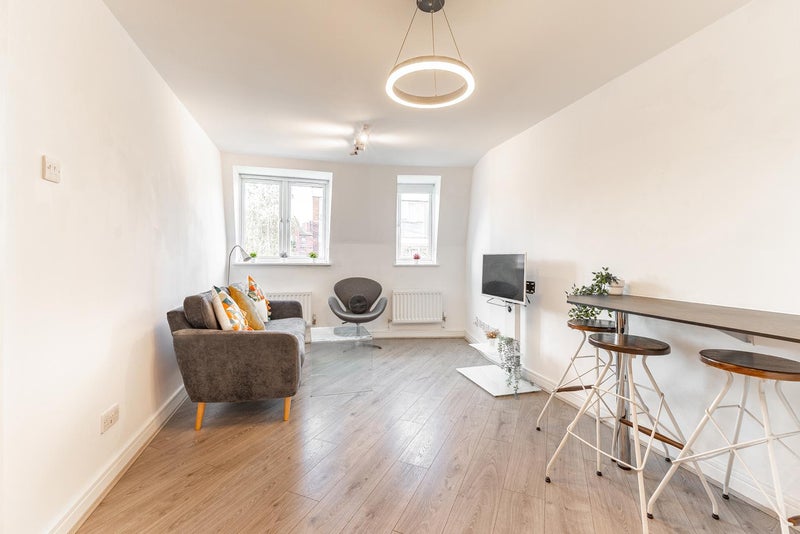 Photo 1: Living room 