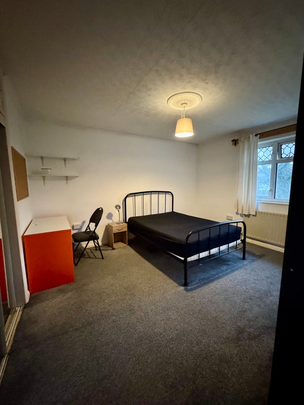 Photo 1: Room 3