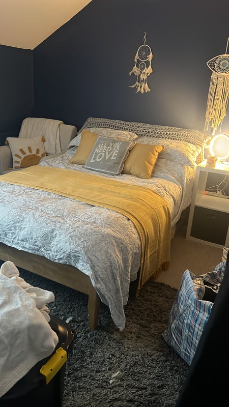 Photo 1: Bedroom 