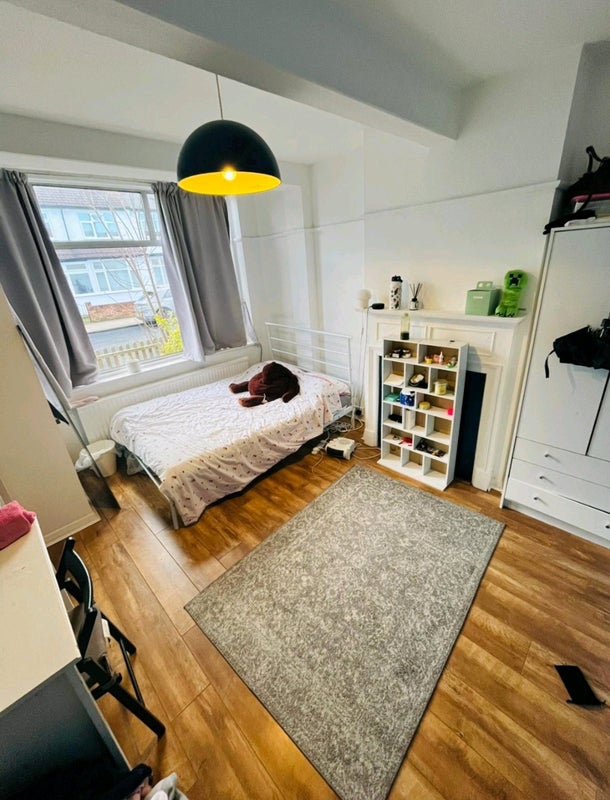 Photo 1: Large Double for Single(£910)/Couples(£1010)