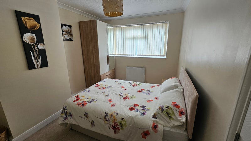 Photo 1: Bedroom