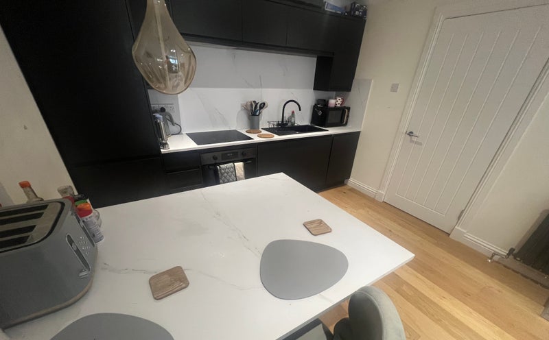 Photo 1: kitchen area, with dishwasher