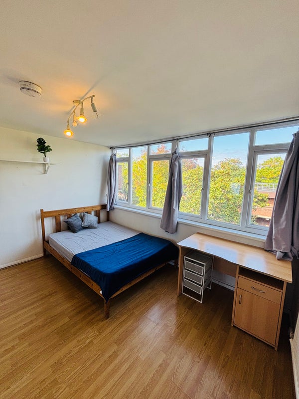 Photo 1: Double Room (£910)