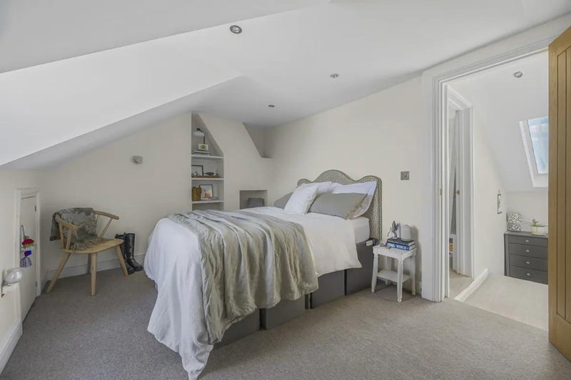Photo 1: Large Double with built in wardrobe