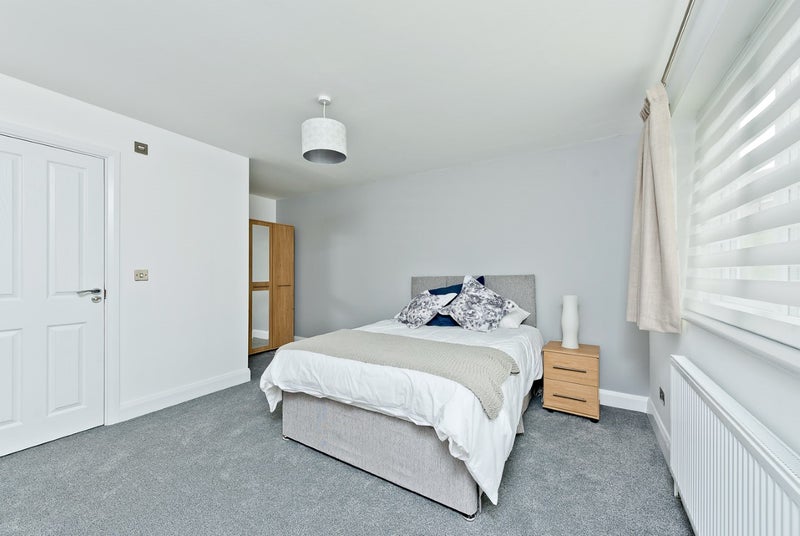 Photo 1: Large Dbl En-Suite Bedroom, Grd Fl Rhs = £1,200pcm incl bills