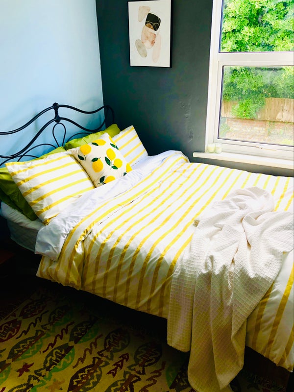 Photo 1: Double bed