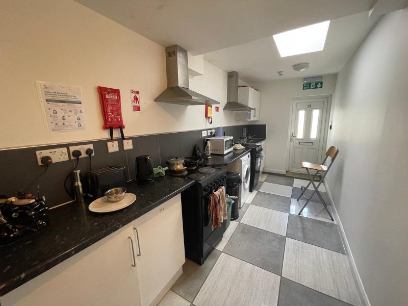 Photo 1: Kitchen