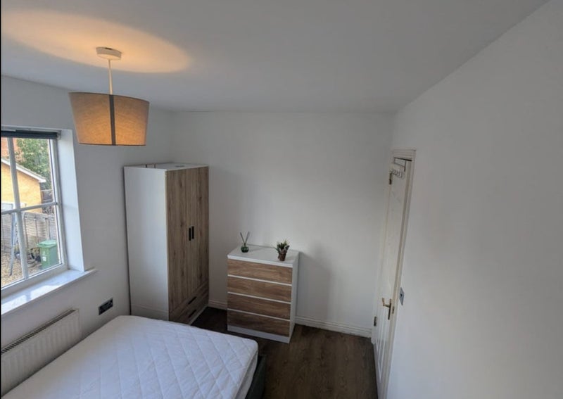 Photo 1: Bedroom