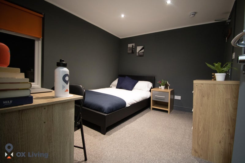 Photo 1: Room 5
