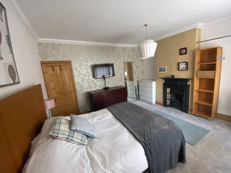 Photo 1: Very large bedroom