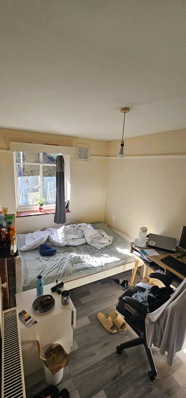 Photo 1: Room view 2
