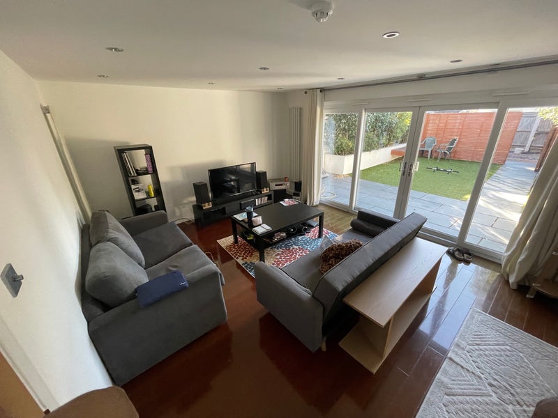 Photo 1: living space