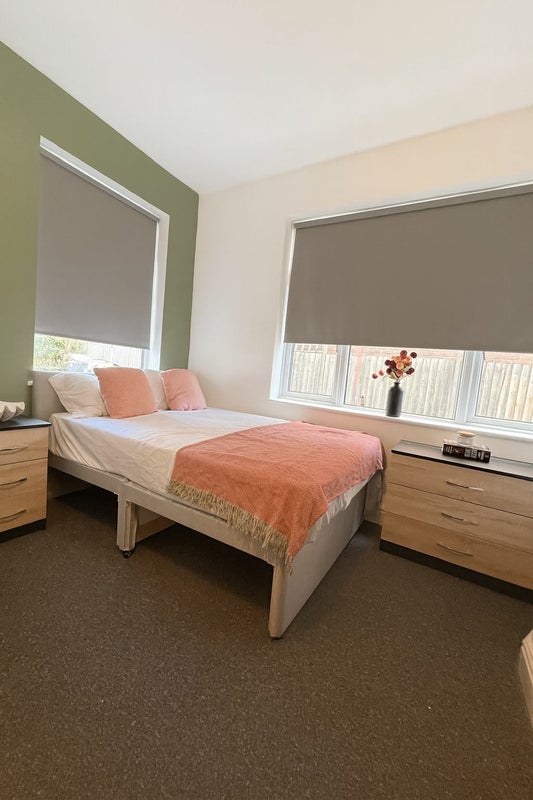 Photo 1: Room 2