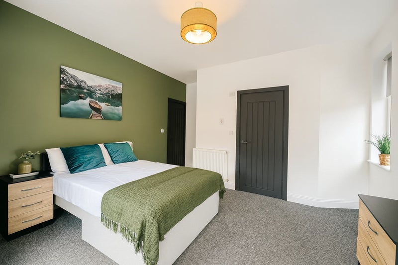 Photo 1: Room 1