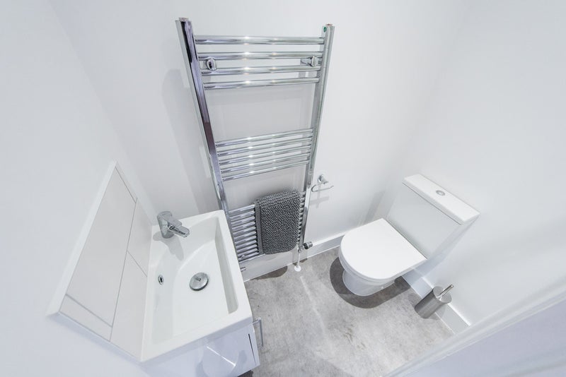 Photo 1: Room 5 (ensuite)