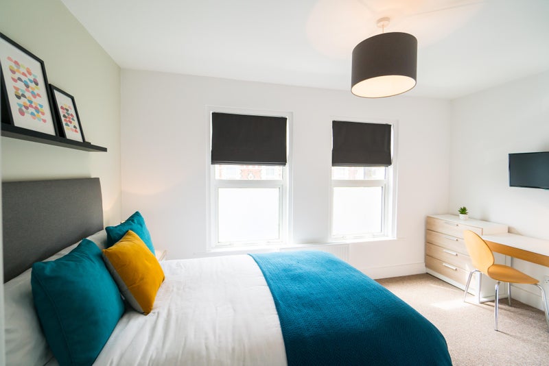 Photo 1: Room 5