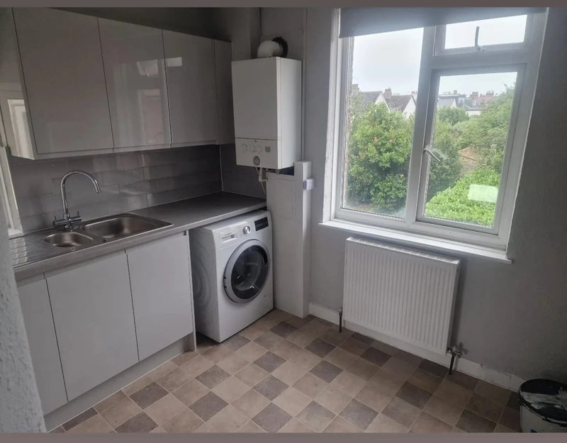 Photo 1: Kitchen with Washing machine/ dryer