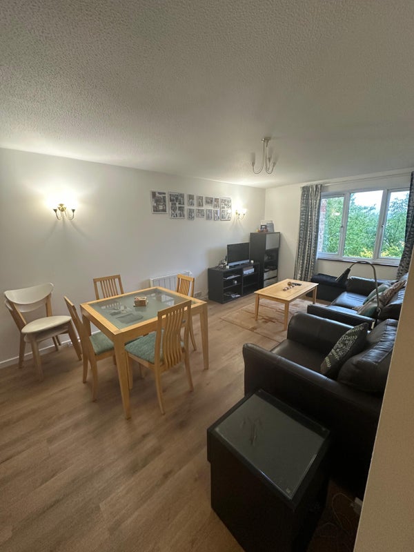 Photo 1: Bright and spaceful living / dinning area