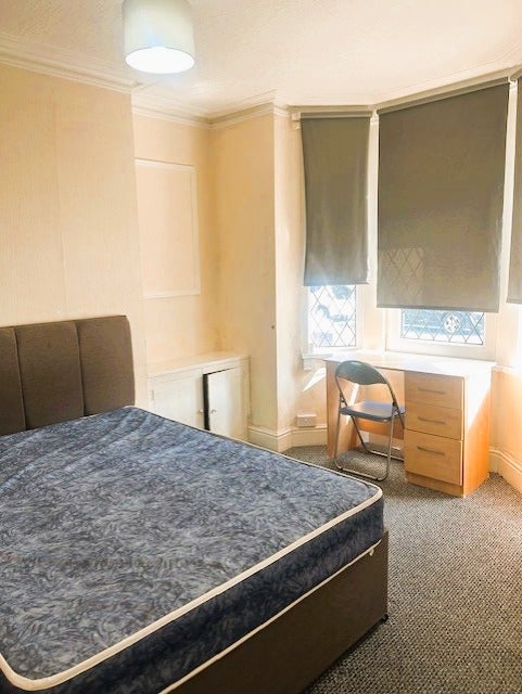 Photo 1: Room 1