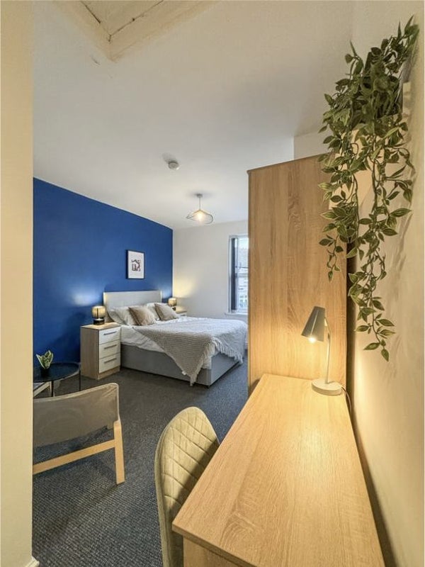 Photo 1: Room 2 (AVAILABLE)