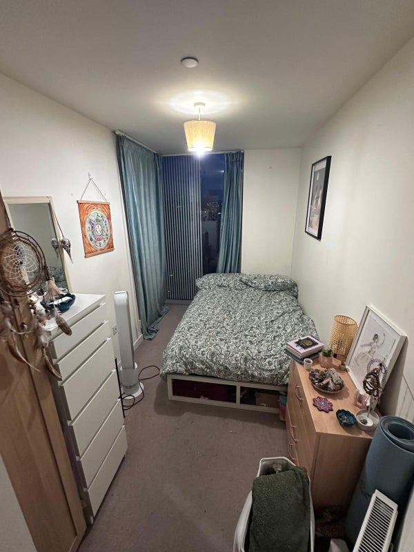 Photo 1: Bright & Cosy Double Room