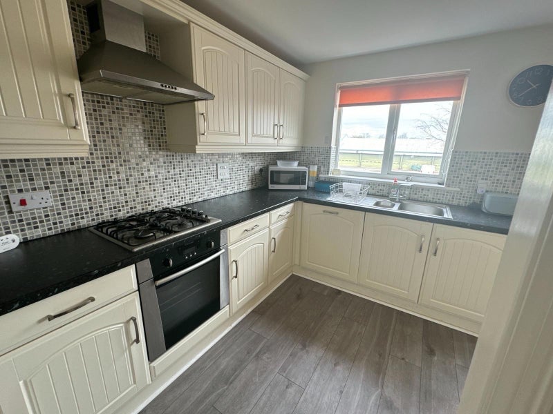 Photo 1: Kitchen 
