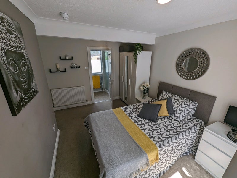 Photo 1: Room 5 Luxury en-suite available 20th Nov 25
