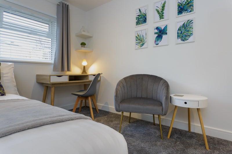 Photo 1: Bedroom 1