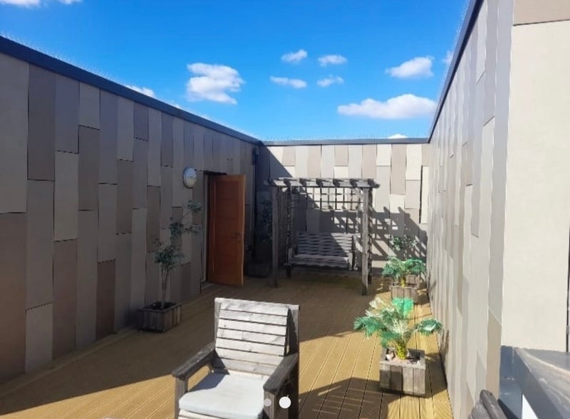 Photo 1: Rooftop 
